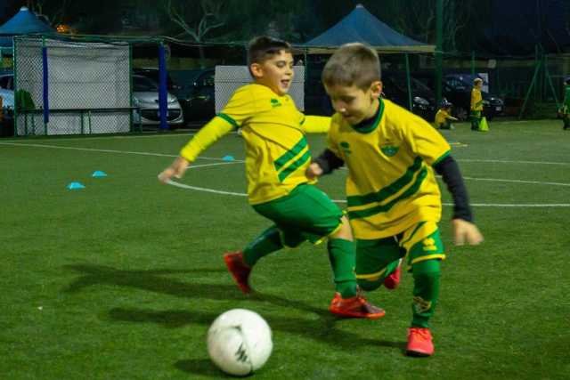 Sogni, provini, allenamenti e divertimento: alla scoperta del mondo delle scuole calcio